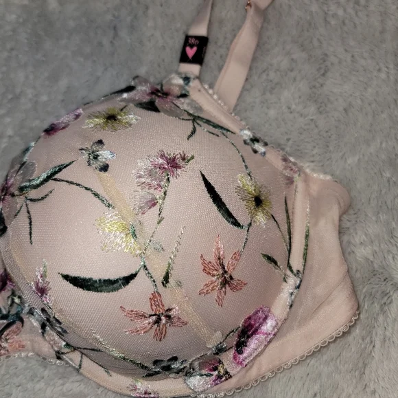 Victoria Secret Floral Embroidered Push Up Bra Size 38D - Picture 3 of 6